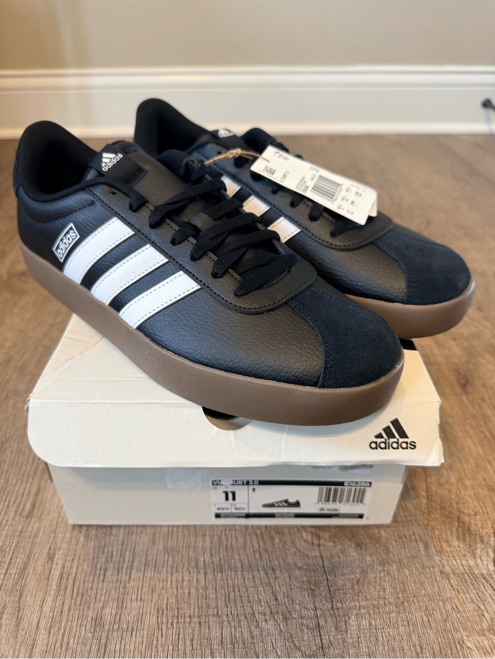 New w/ box! Adidas VL Court 3.0 Black & White Men’s size 11 with Gum Sole